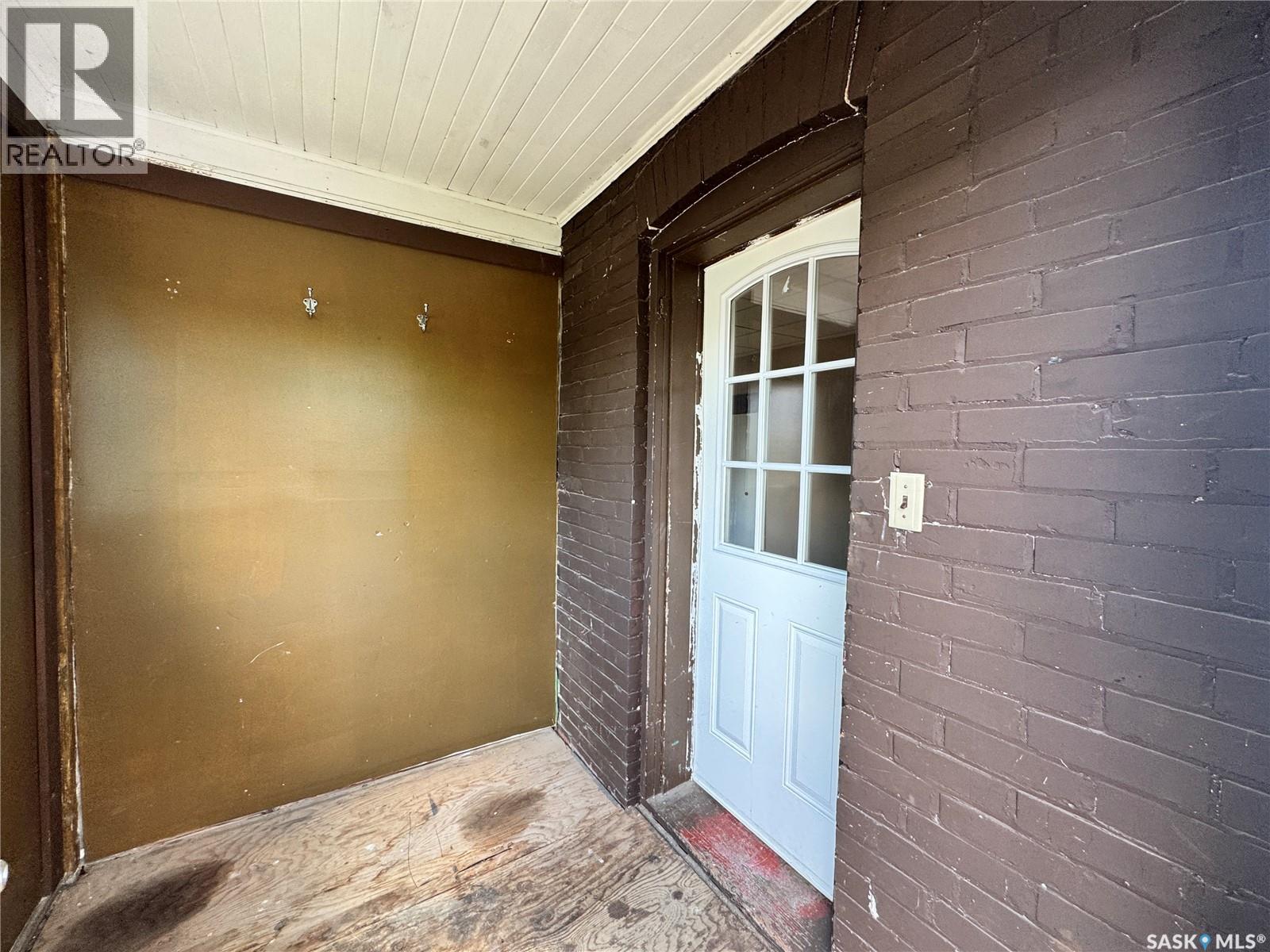 303 4th Avenue W Property Photo 4