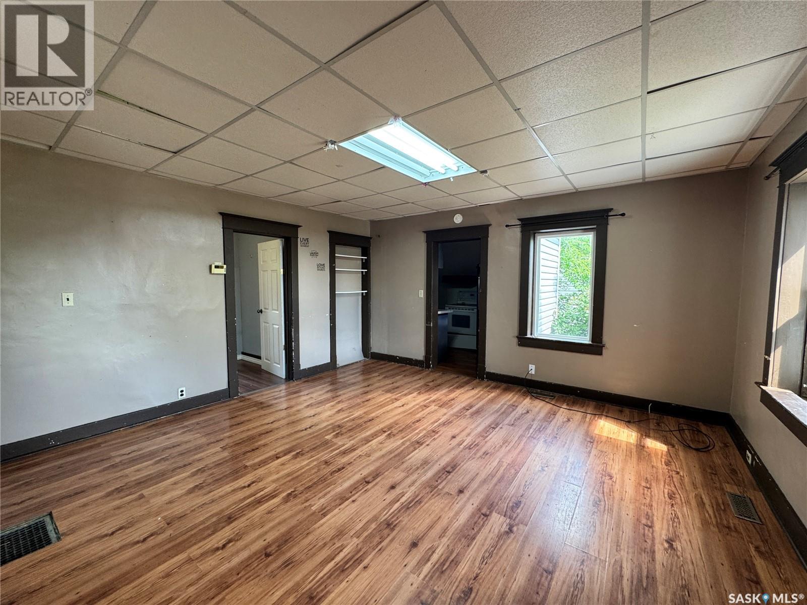 303 4th Avenue W Property Photo 8