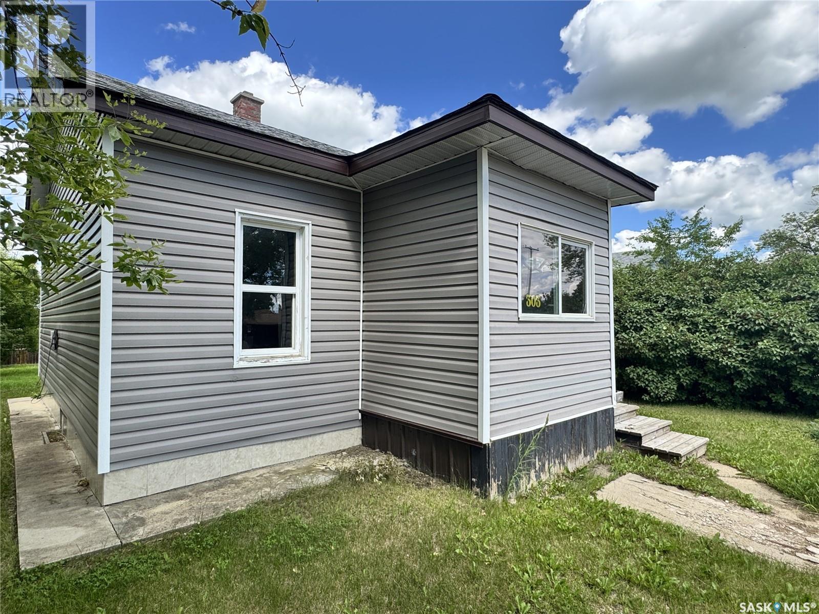 303 4th Avenue W Property Photo 31