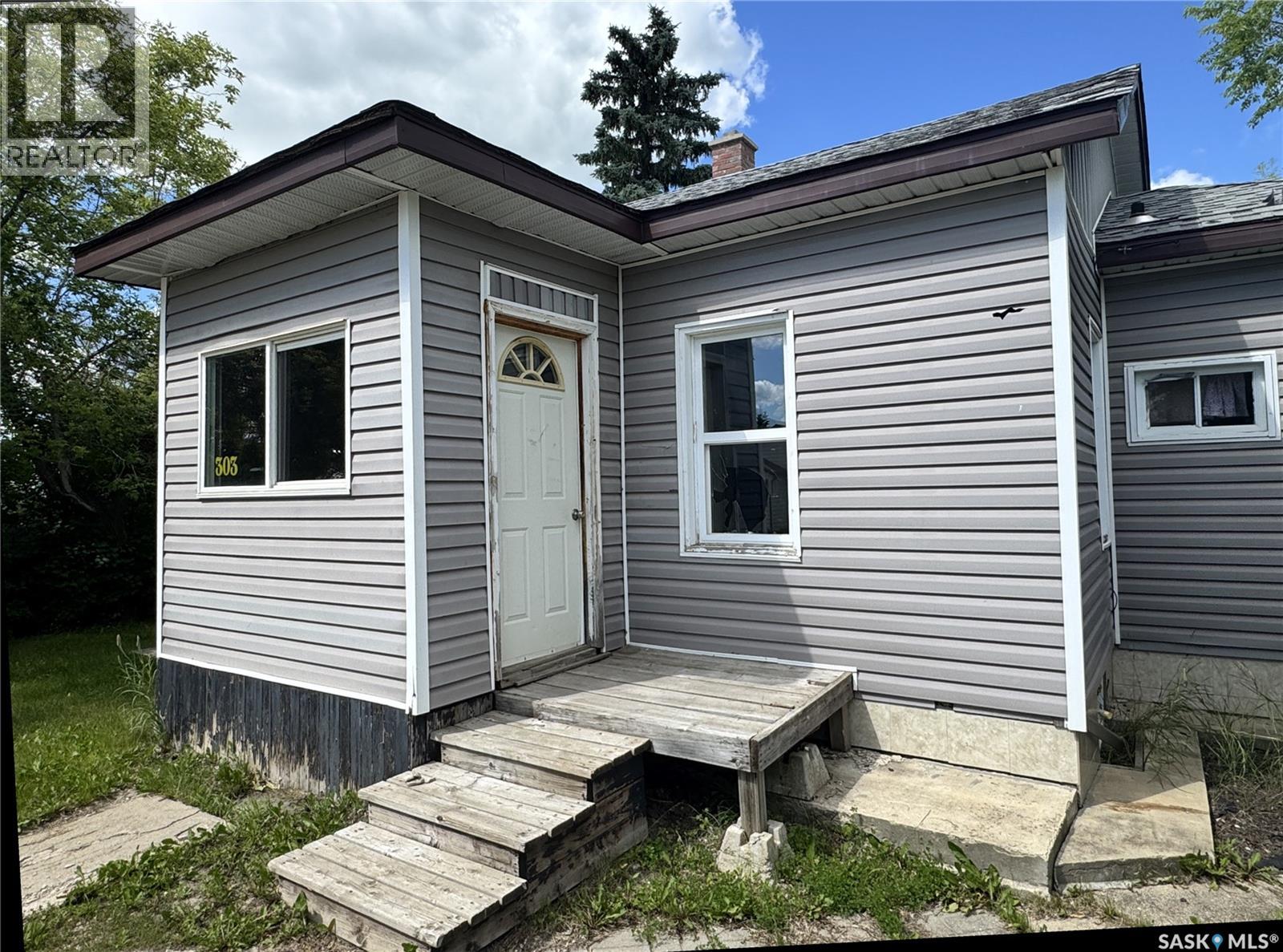 303 4th Avenue W Property Photo 32