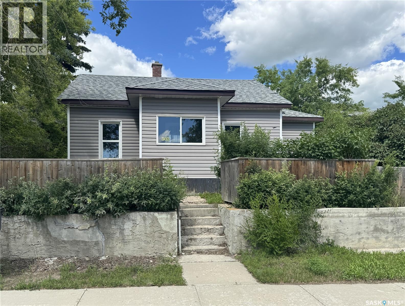 303 4th Avenue W Property Photo 33