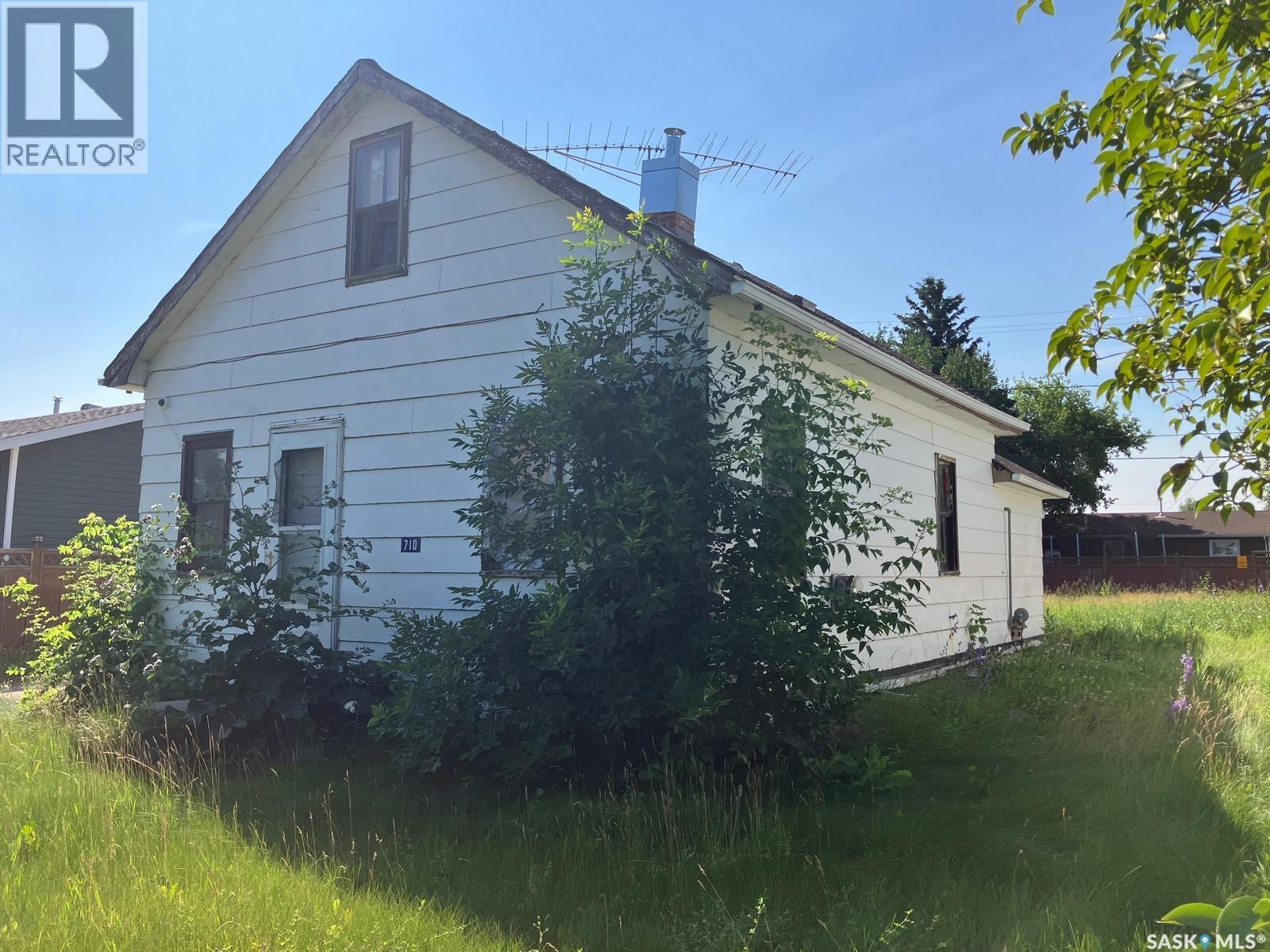 710 9th AVENUE W Property Photo 1