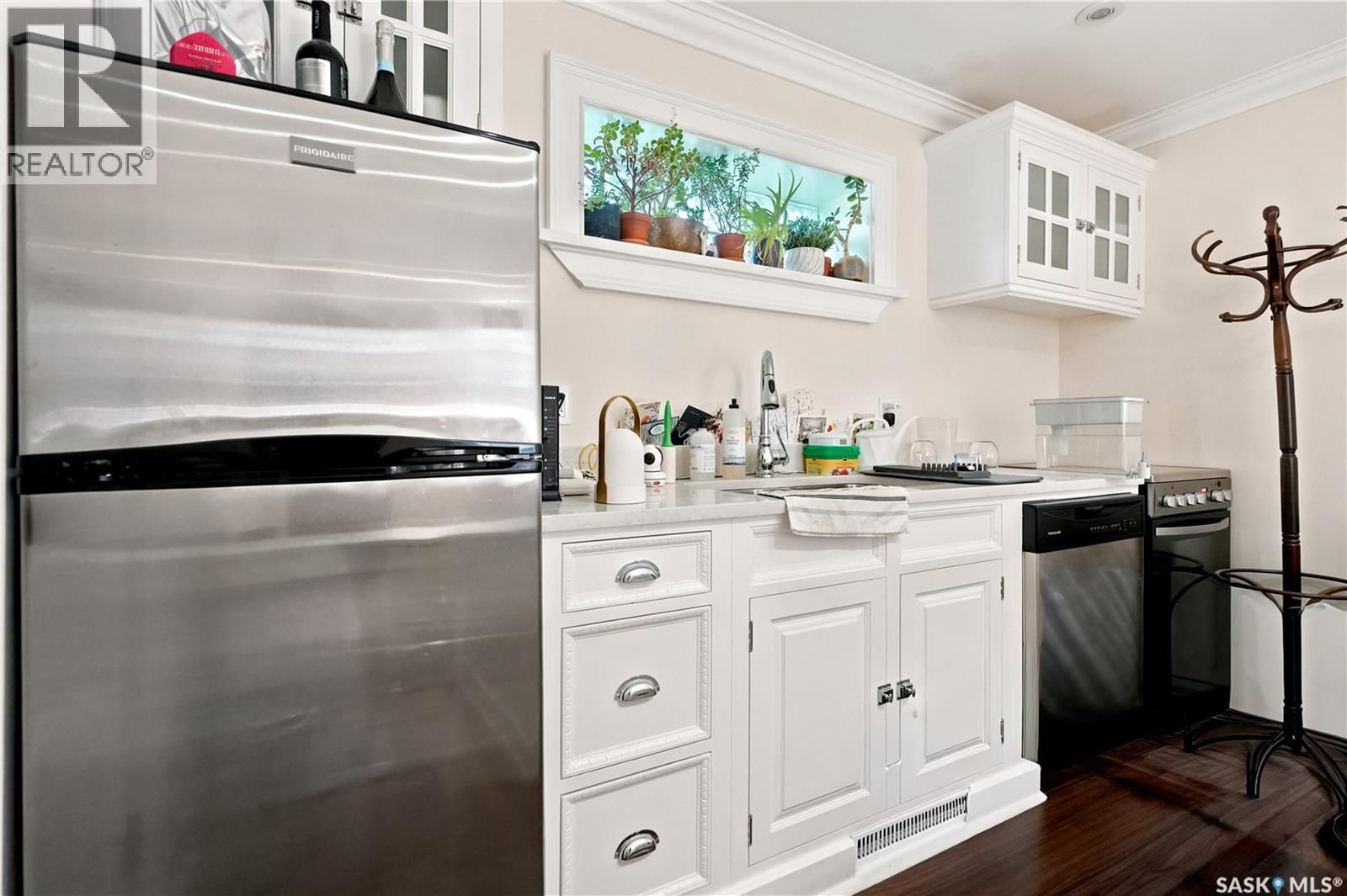 2216 Lorne Street Property Photo 6
