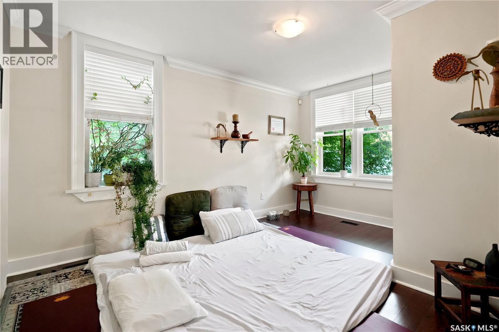 2216 Lorne Street Property Photo 8