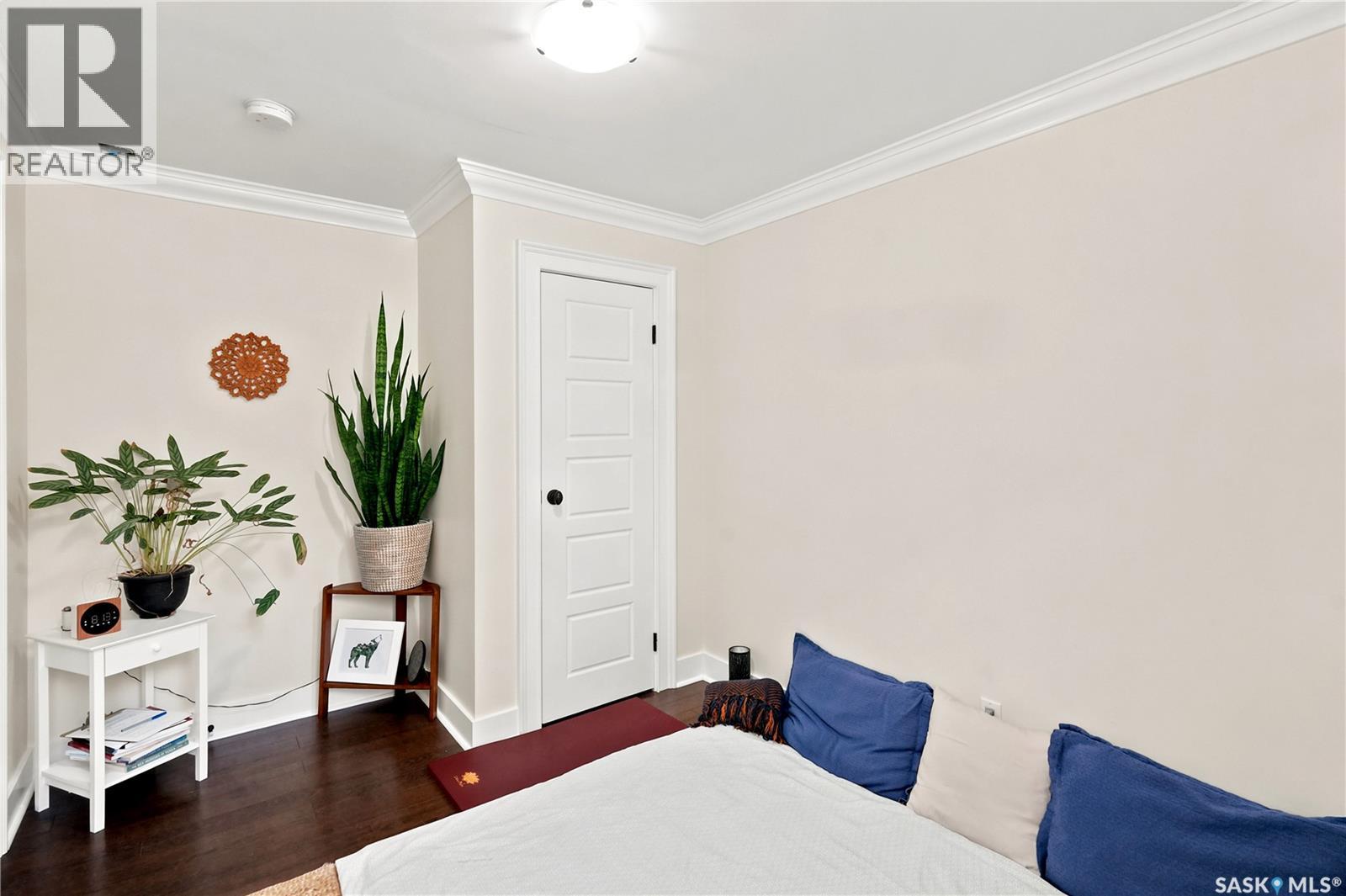2216 Lorne Street Property Photo 9