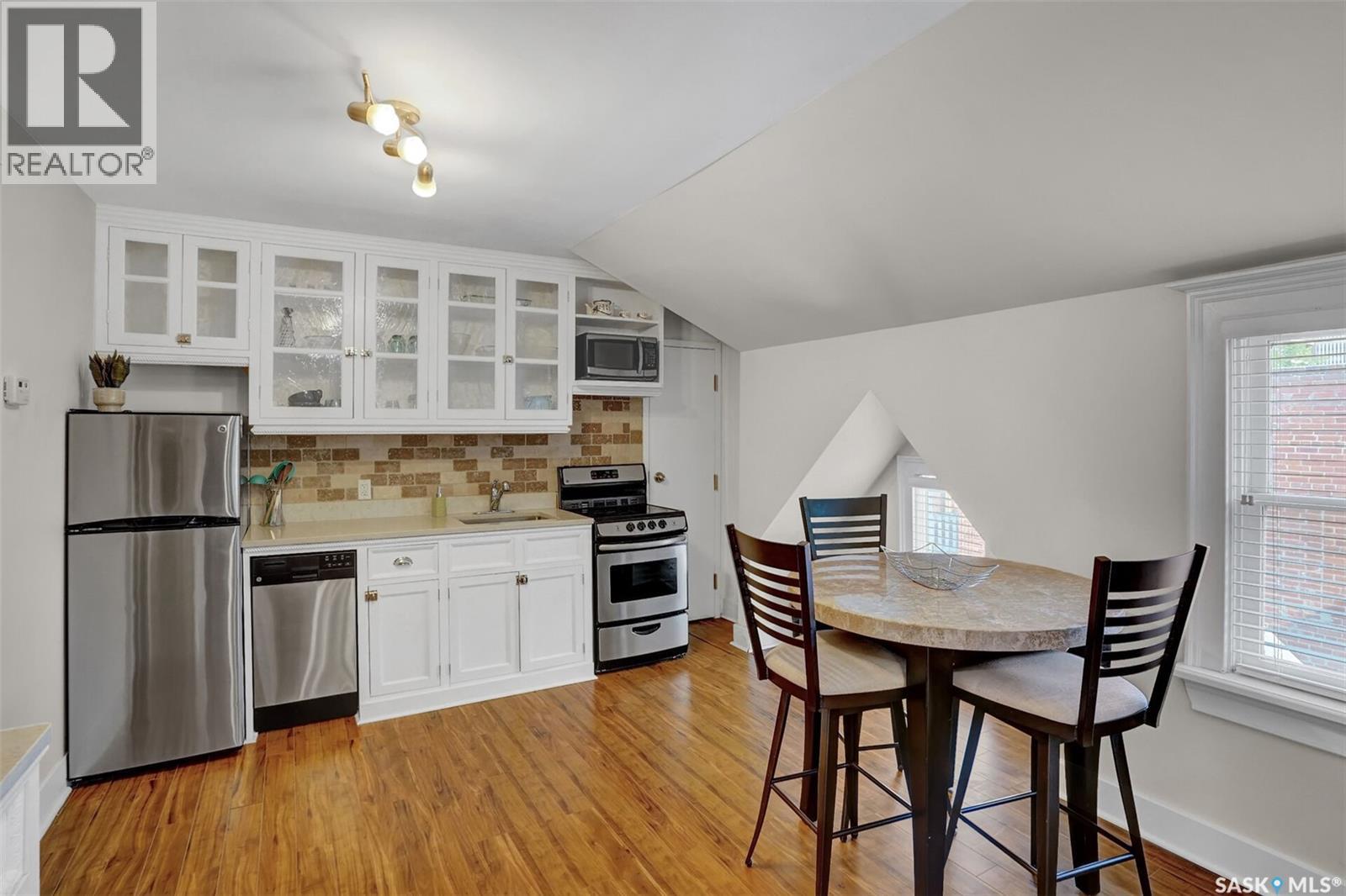 2216 Lorne Street Property Photo 18