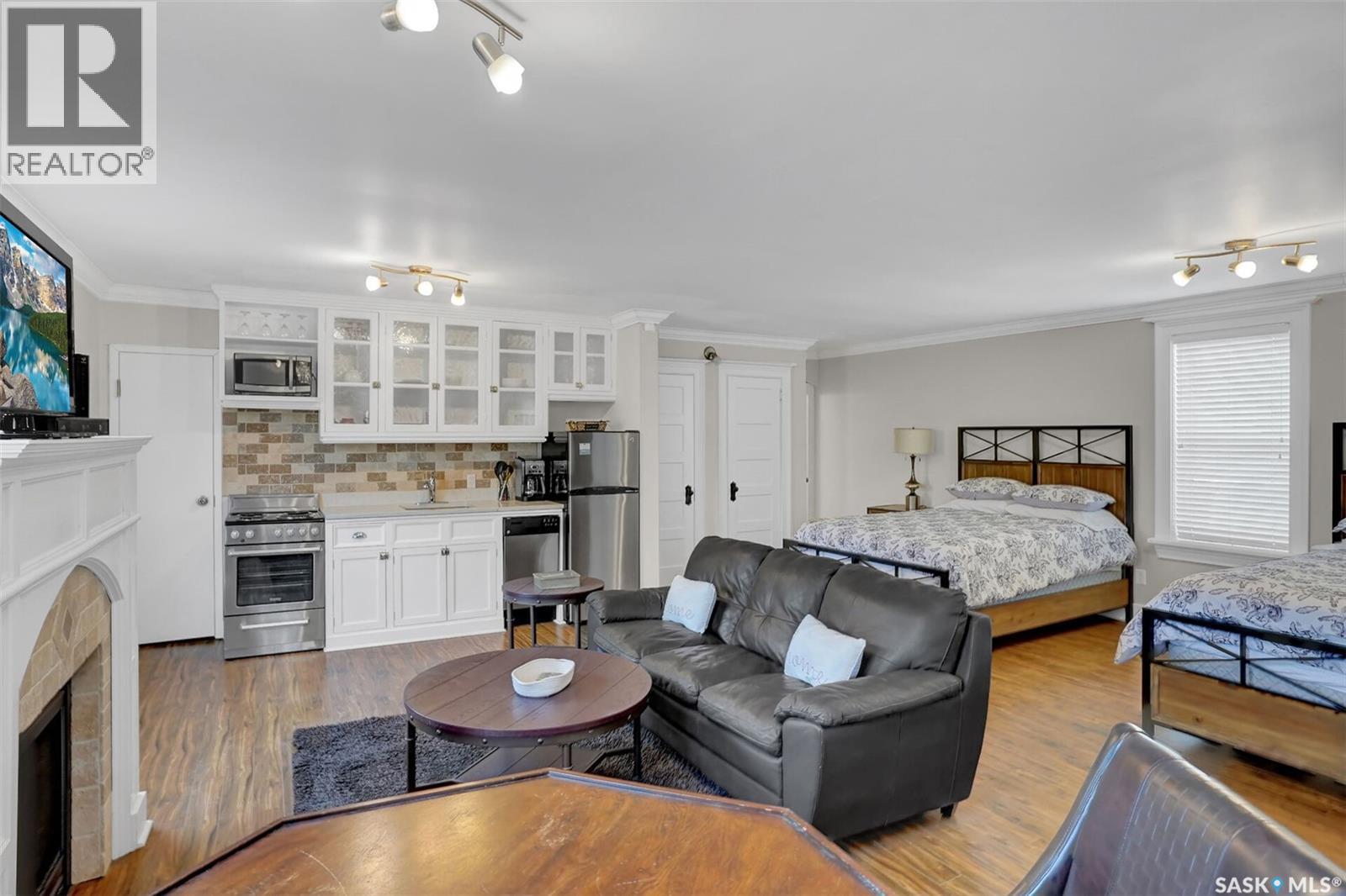 2216 Lorne Street Property Photo 20