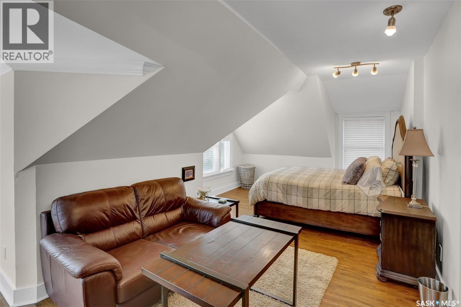 2216 Lorne Street Property Photo 24