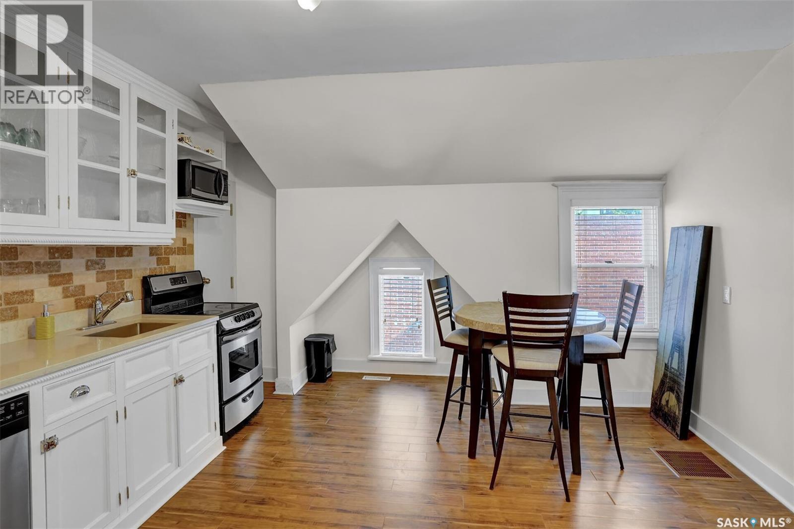 2216 Lorne Street Property Photo 27