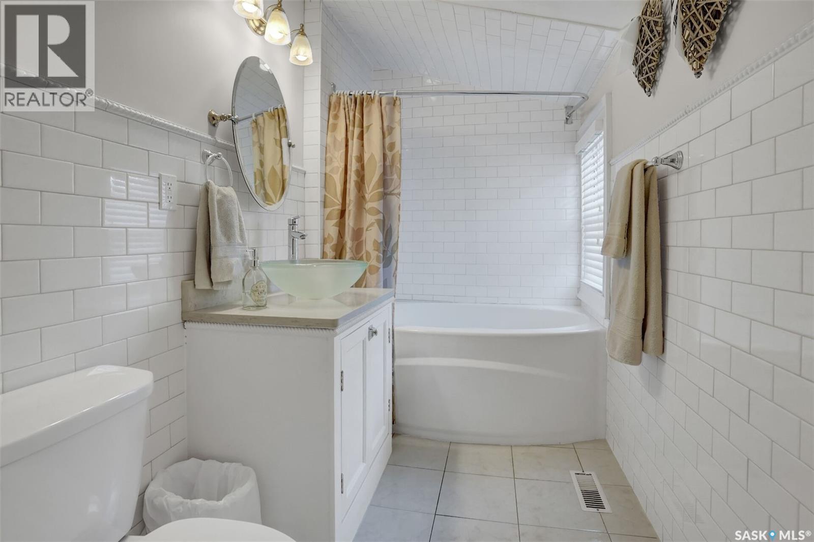 2216 Lorne Street Property Photo 36