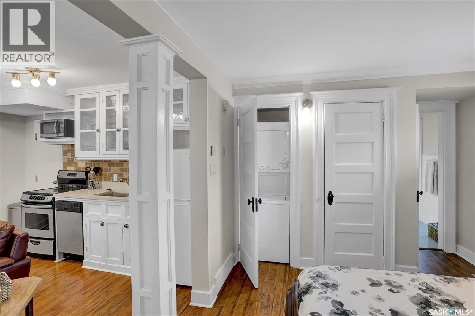 2216 Lorne Street Property Photo 40