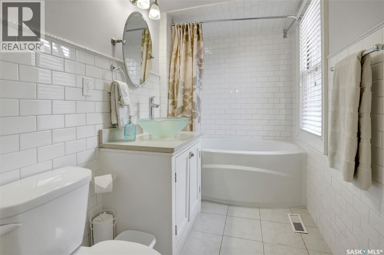 2216 Lorne Street Property Photo 41