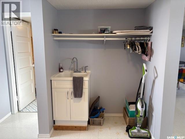 211 Throne Street Property Photo 21