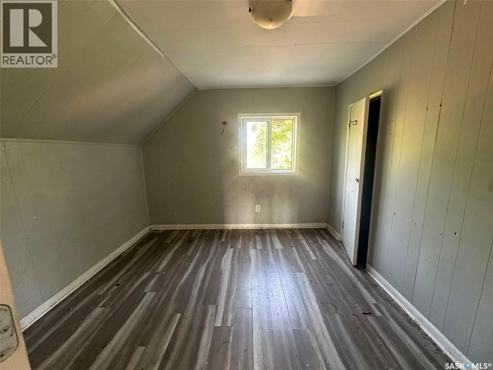 619 L Avenue S Property Photo 3