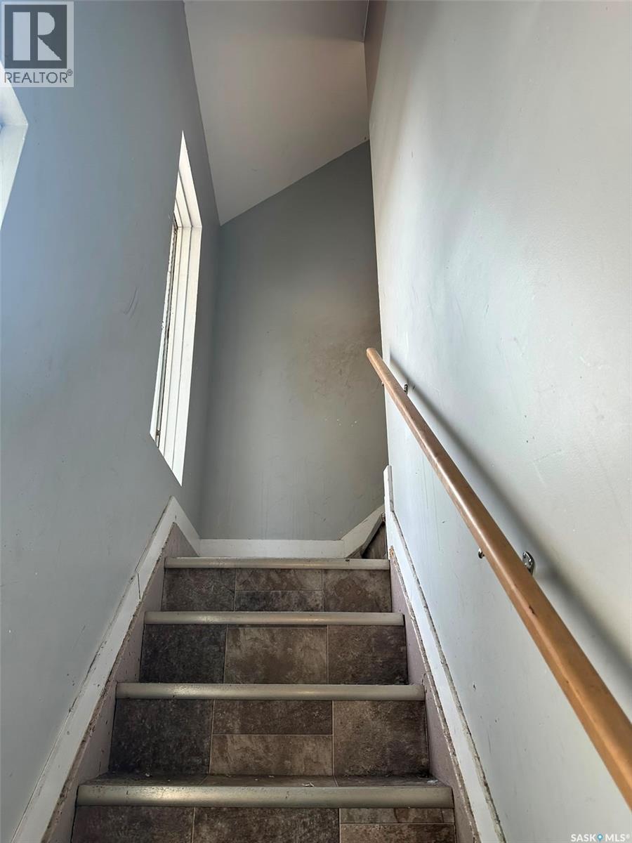 619 L Avenue S Property Photo 9