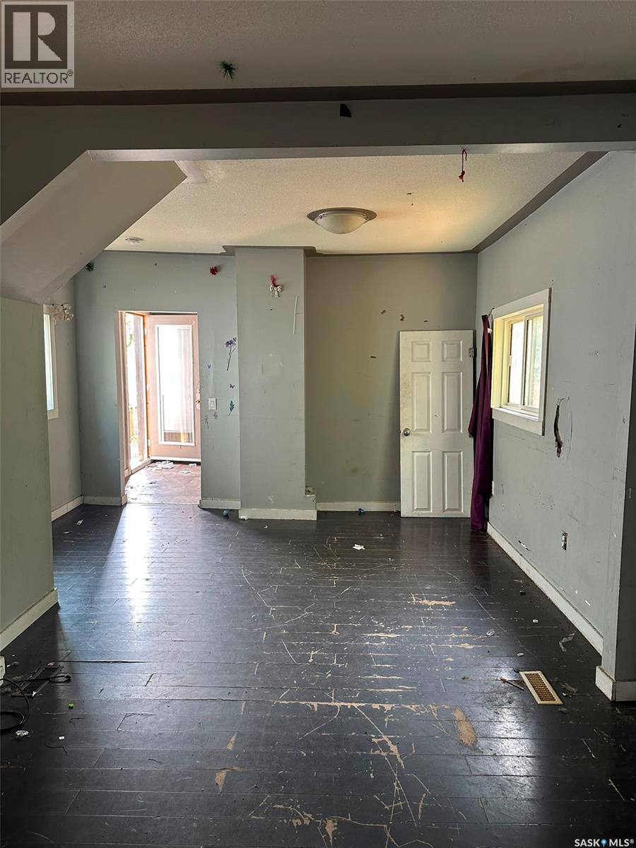 619 L Avenue S Property Photo 12