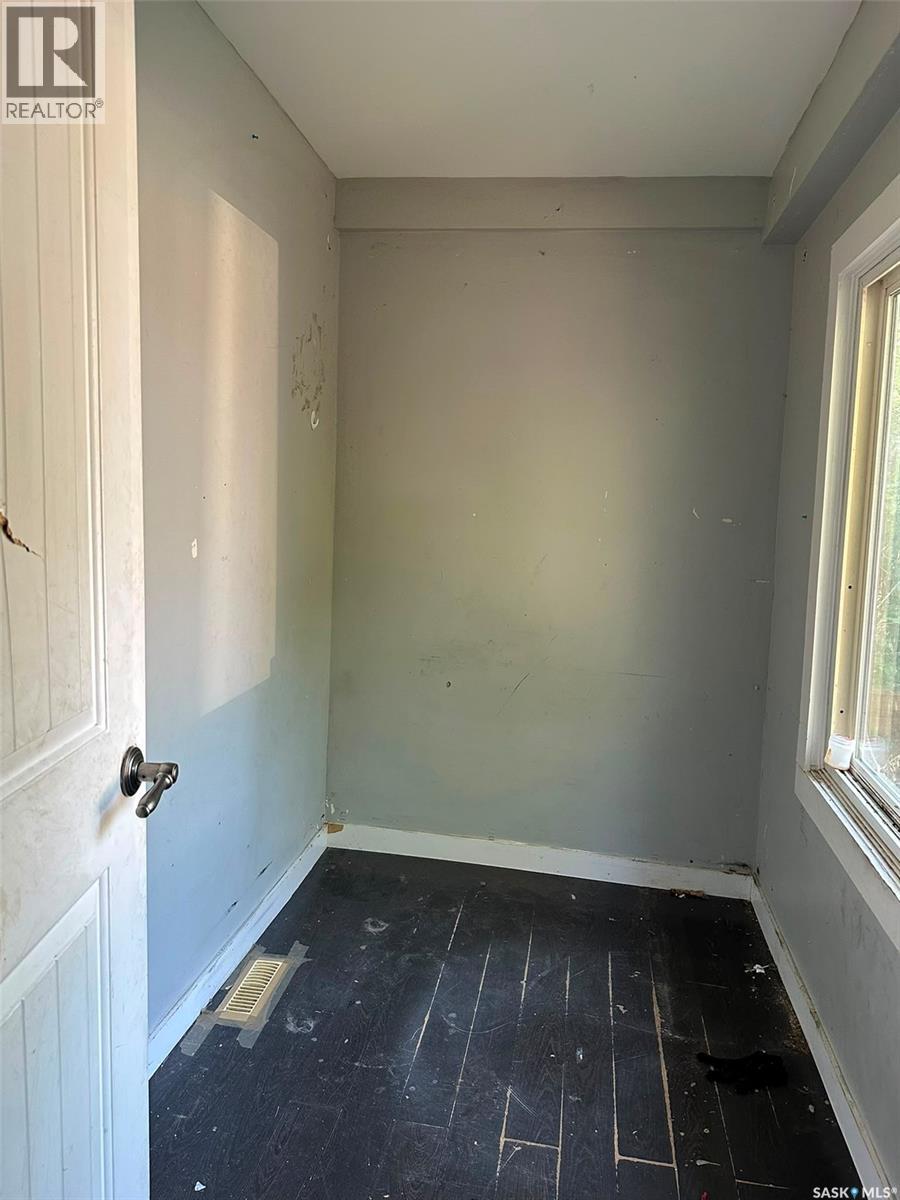 619 L Avenue S Property Photo 13
