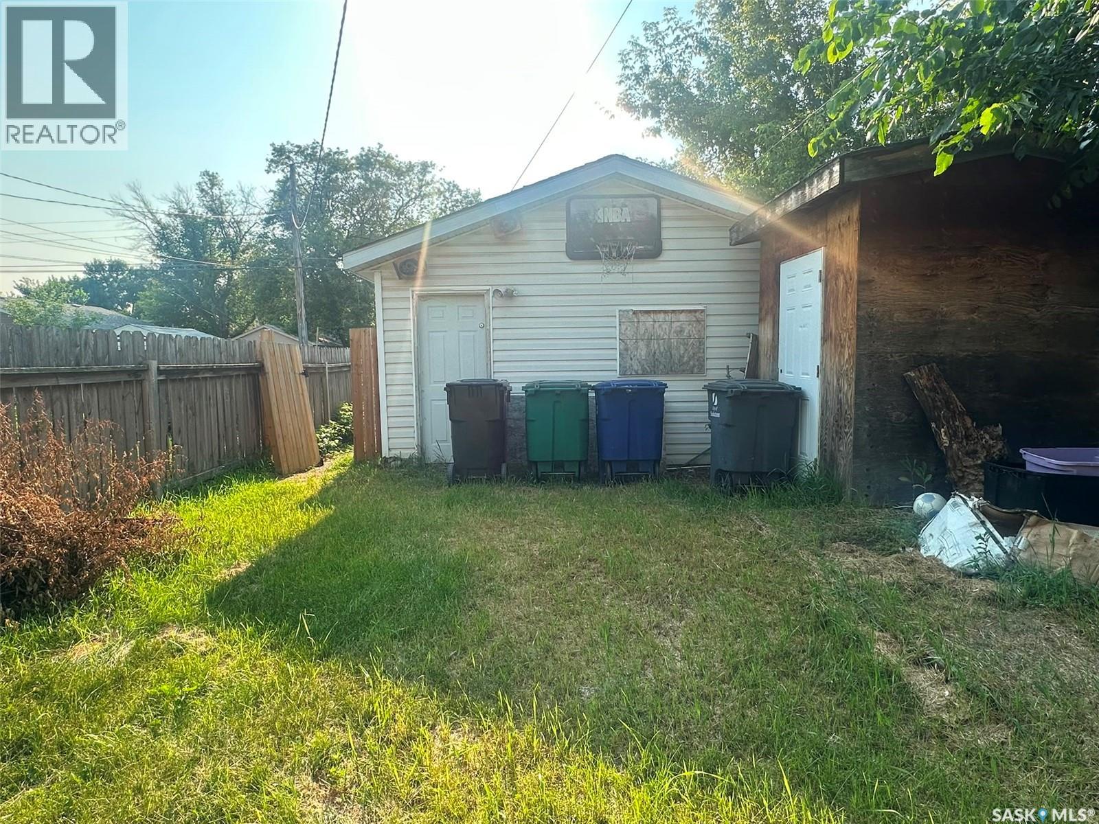 619 L Avenue S Property Photo 16