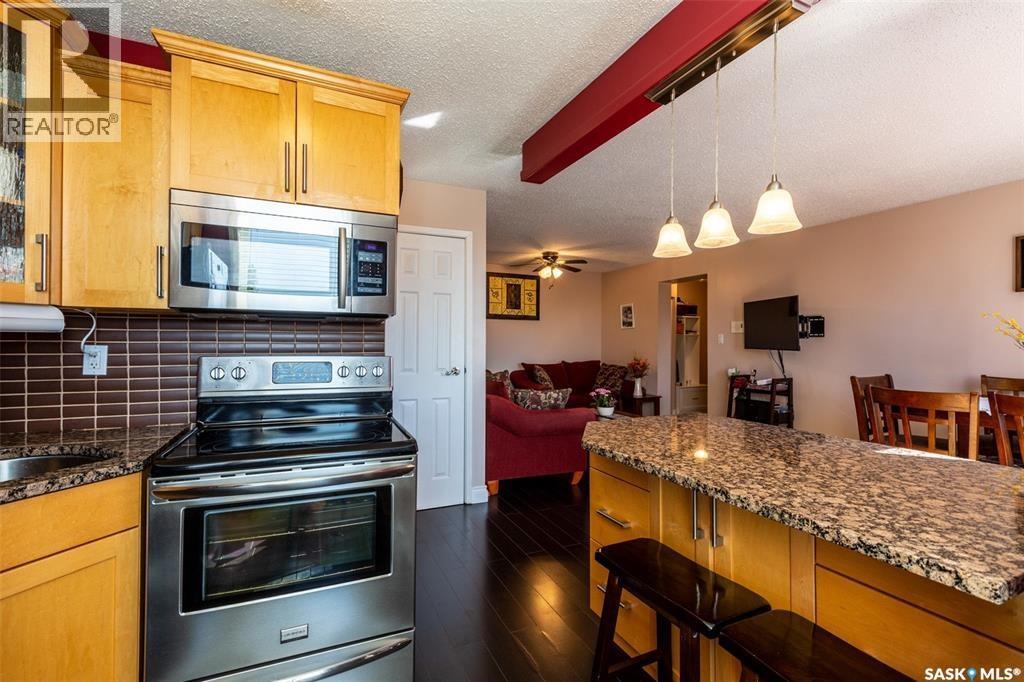 302 34 Nollet Avenue Property Photo 4
