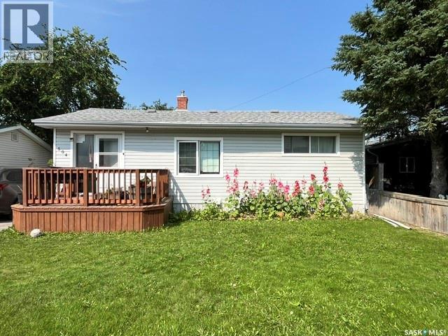 504 Stovel AVENUE W Property Photo 1