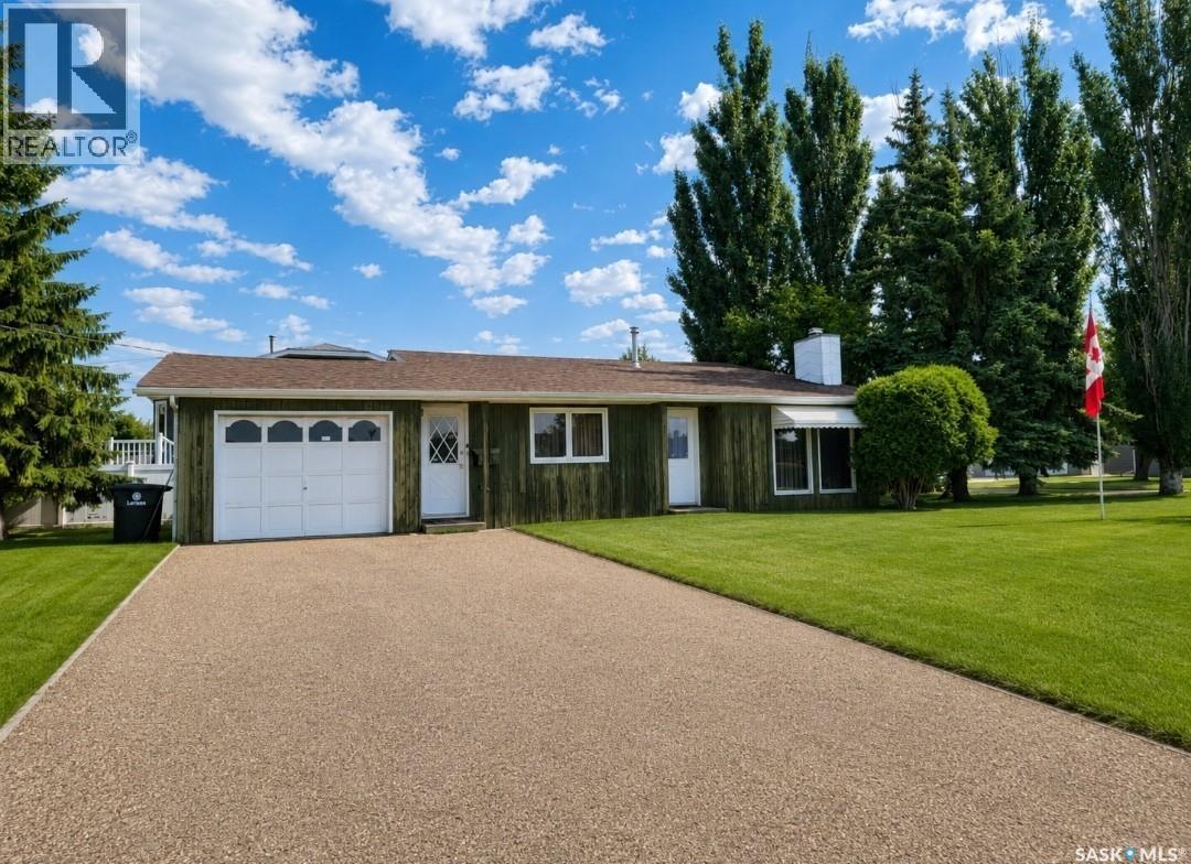 509 3rd Street E Property Photo 1