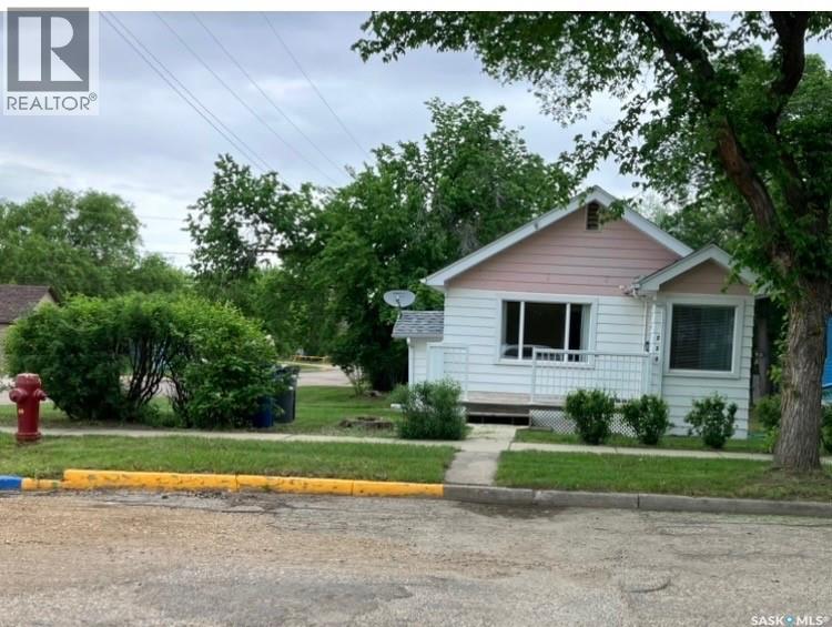 230 6th Avenue W Property Photo 1