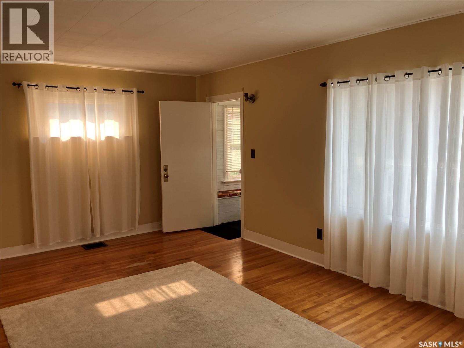 230 6th Avenue W Property Photo 2