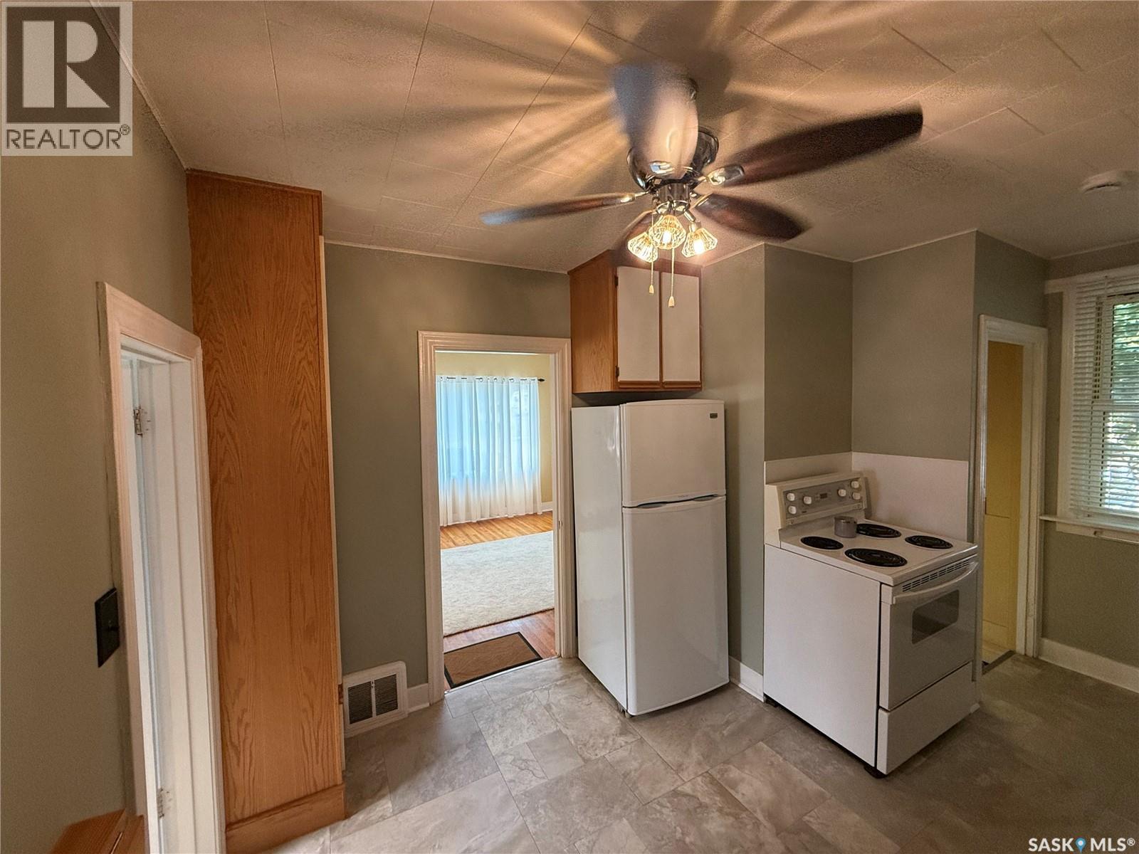230 6th Avenue W Property Photo 8