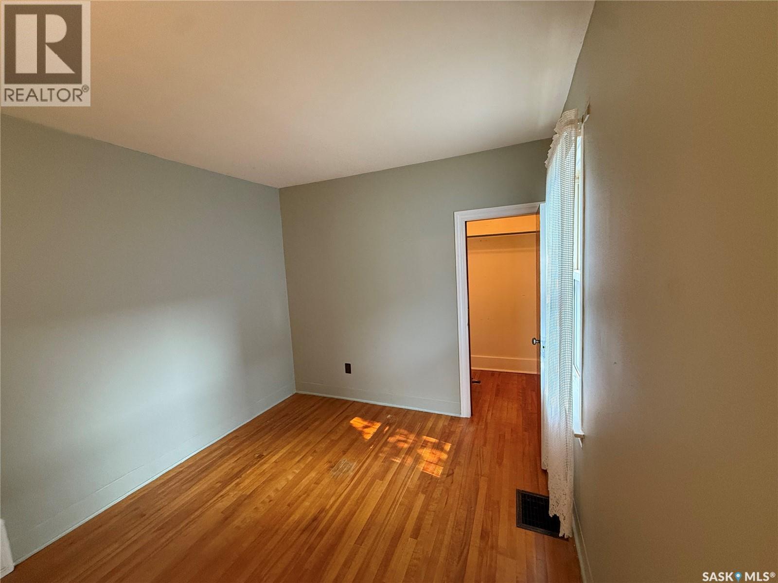 230 6th Avenue W Property Photo 9