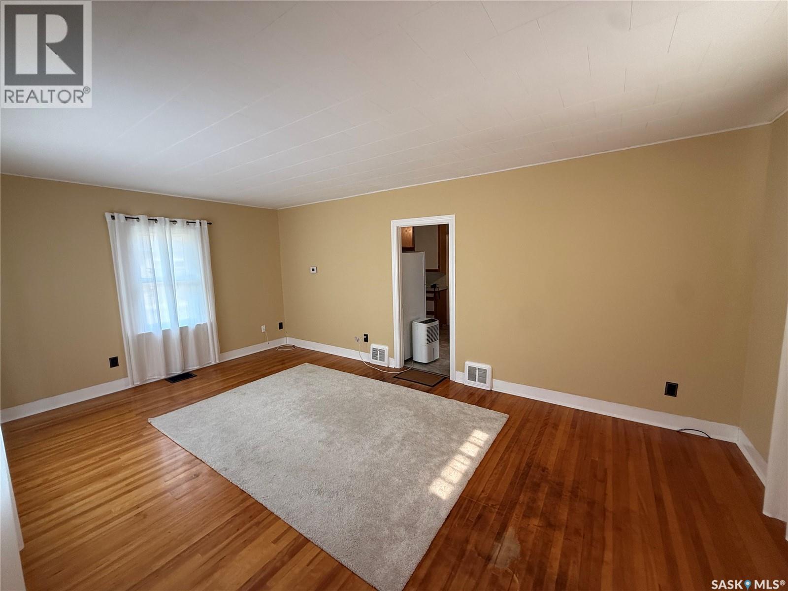 230 6th Avenue W Property Photo 10