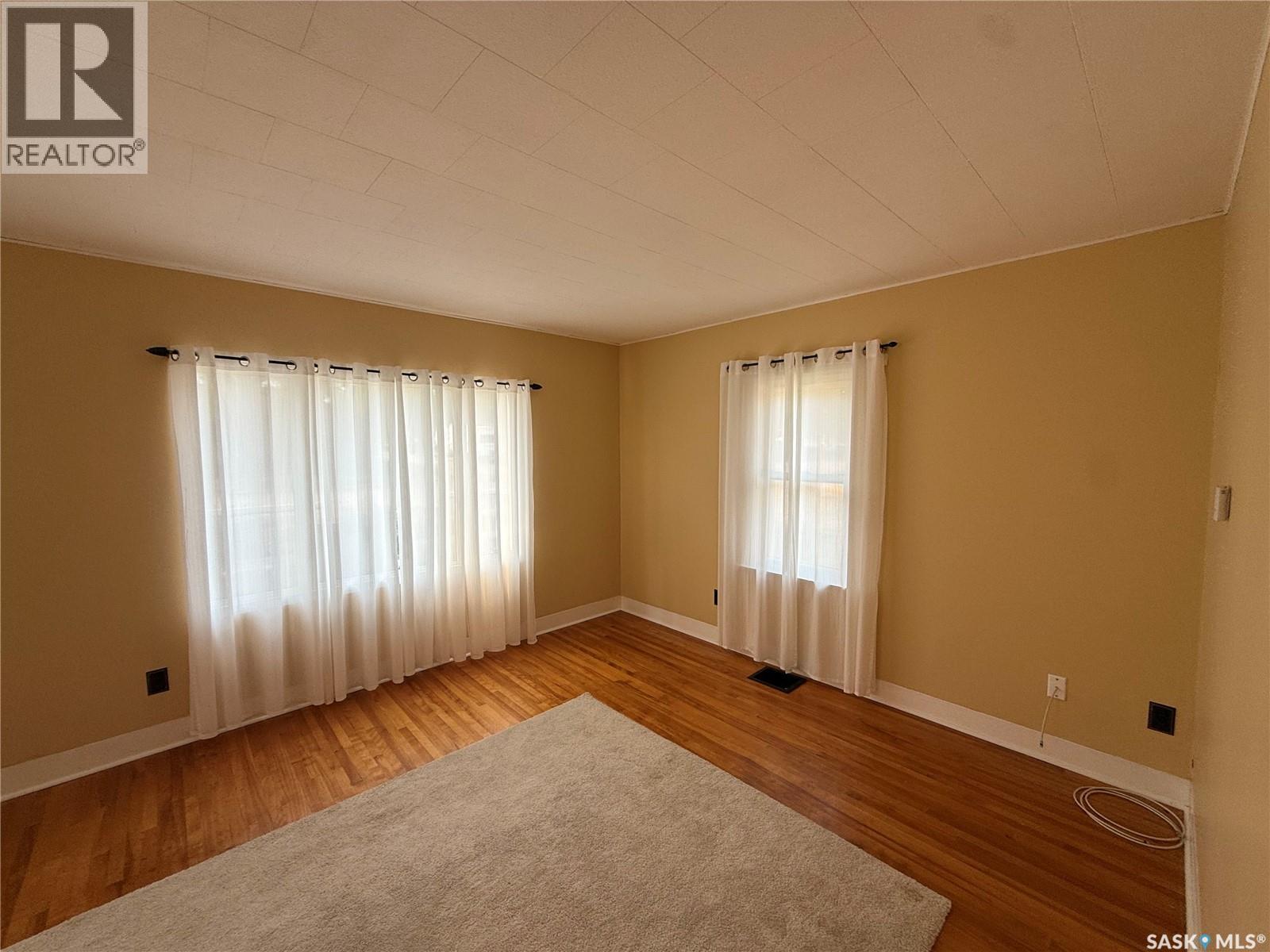 230 6th Avenue W Property Photo 11