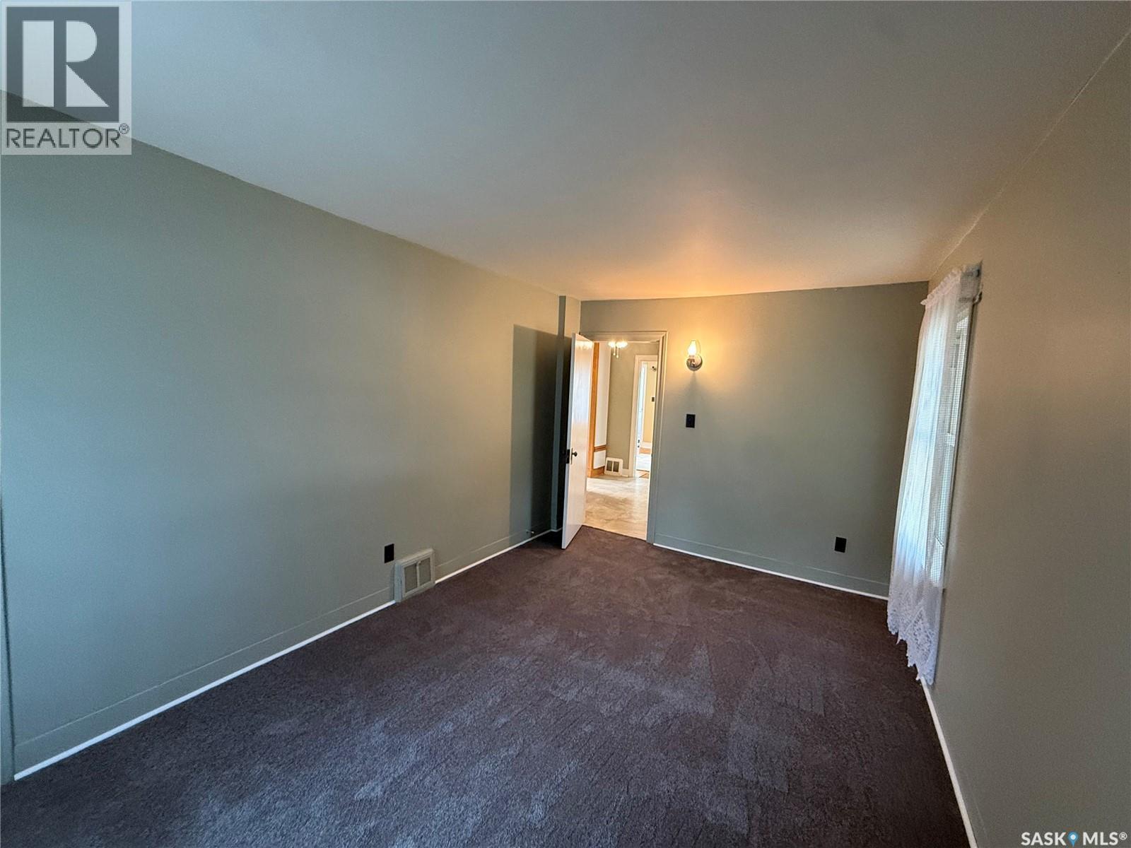 230 6th Avenue W Property Photo 18