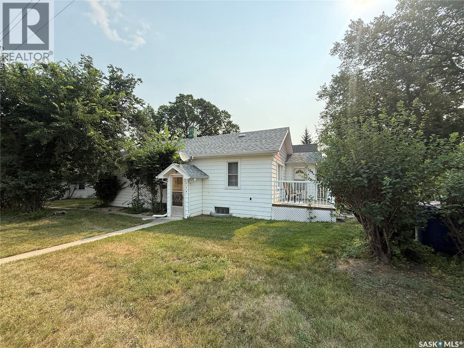230 6th Avenue W Property Photo 25