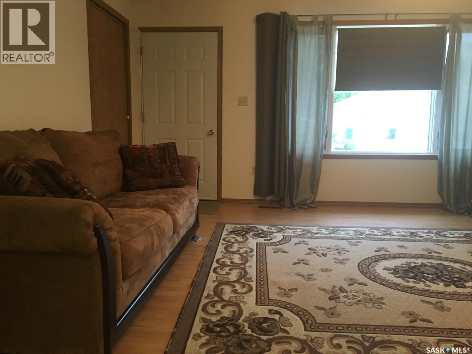 836 Peters Avenue Property Photo 8