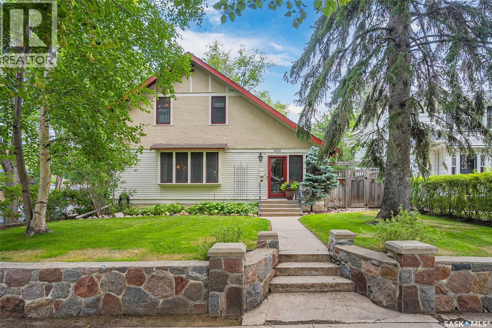 630 8th AVENUE N Property Photo 1