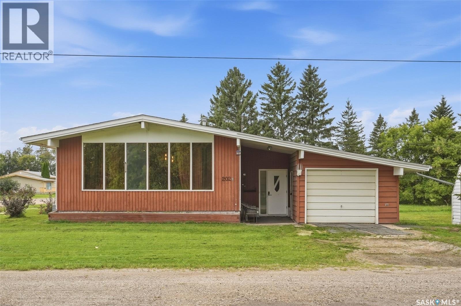 202 Princess Avenue W Property Photo 1