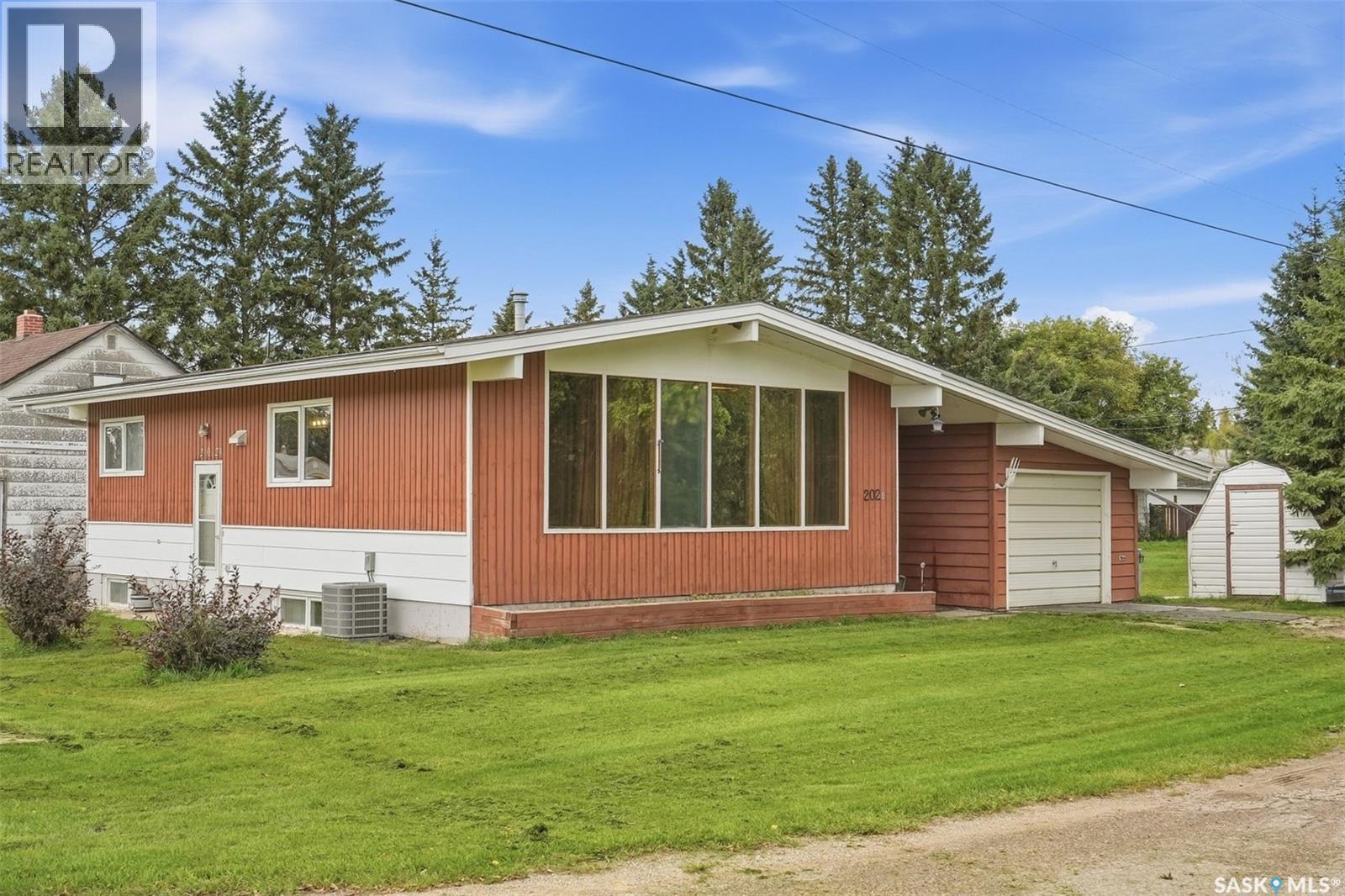 202 Princess Avenue W Property Photo 2