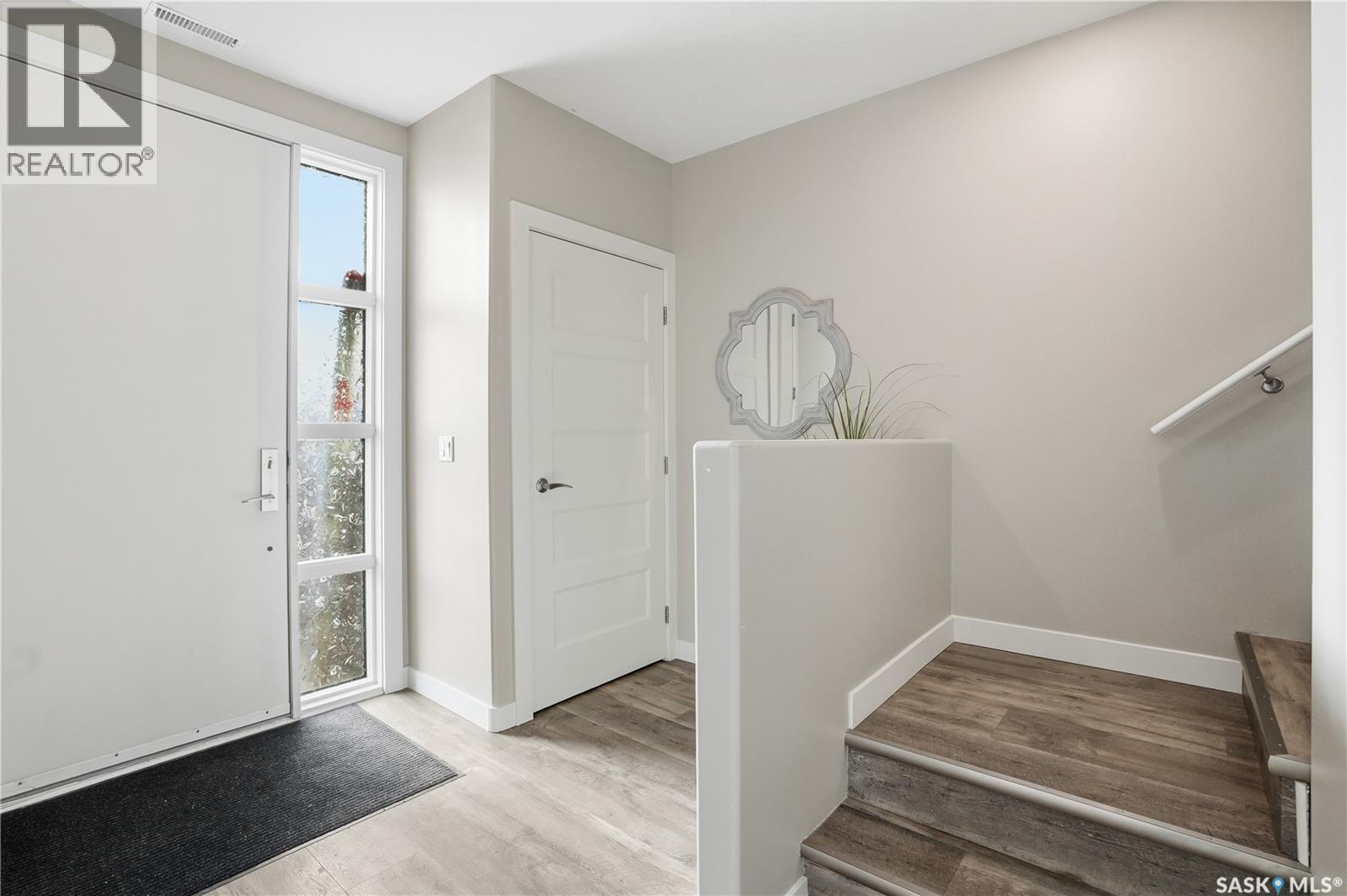 6 103 Willis Crescent Property Photo 3