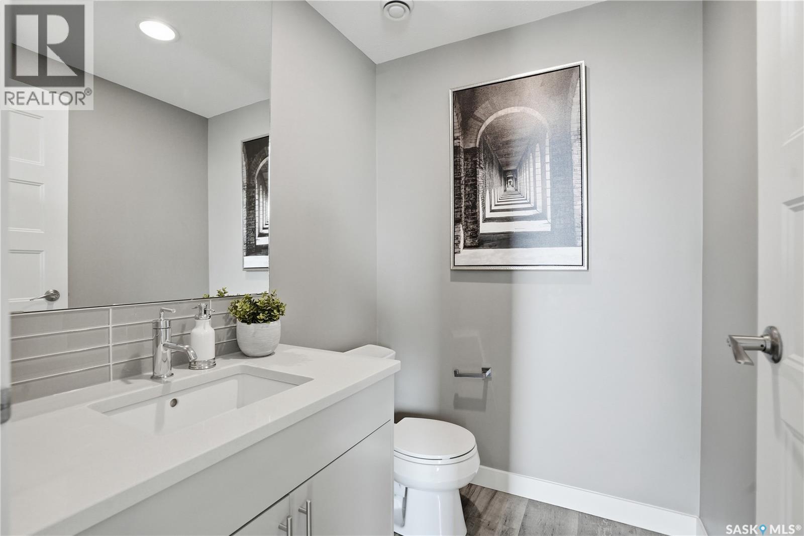 6 103 Willis Crescent Property Photo 16