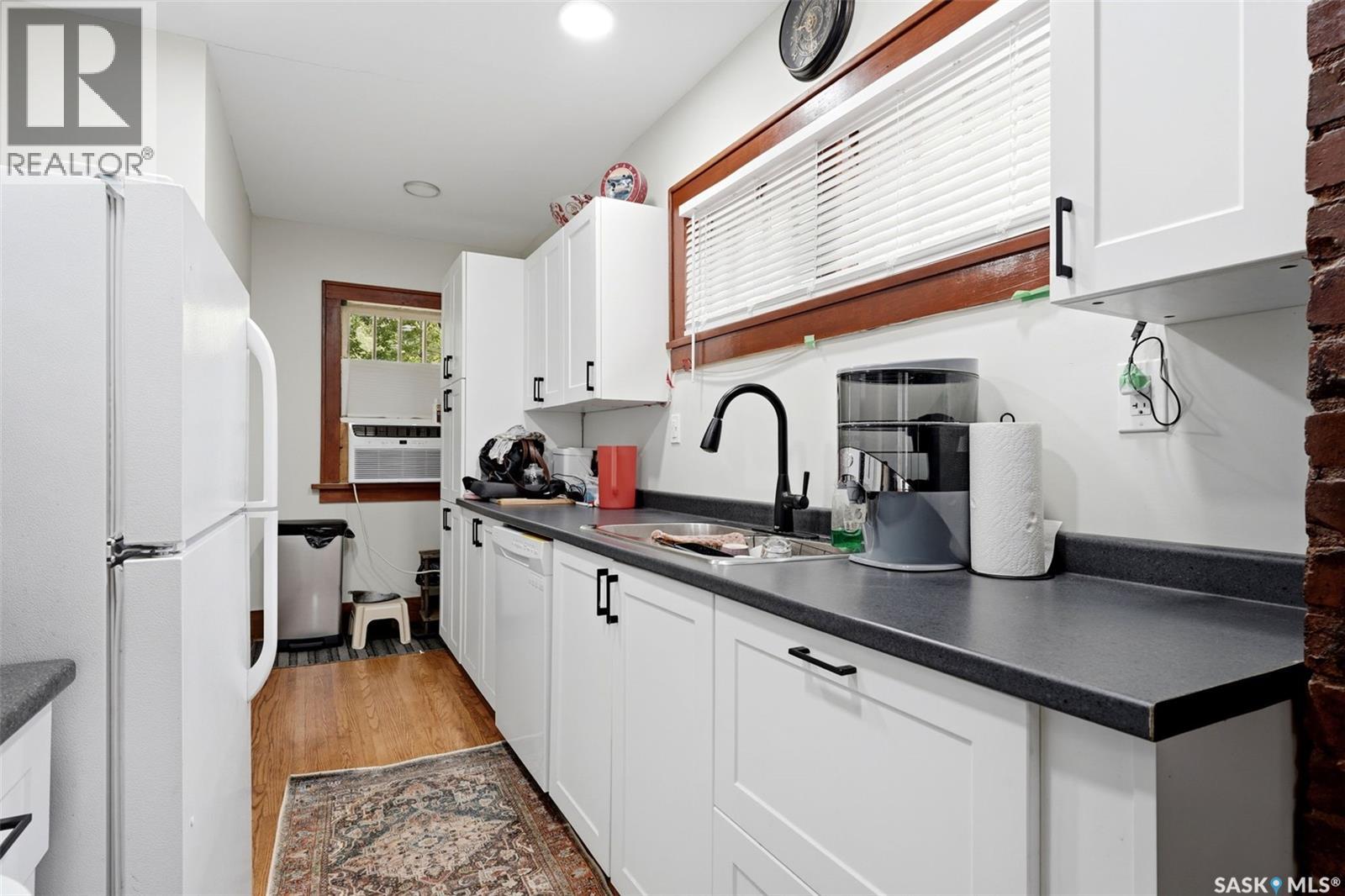 1555 Retallack Street Property Photo 10