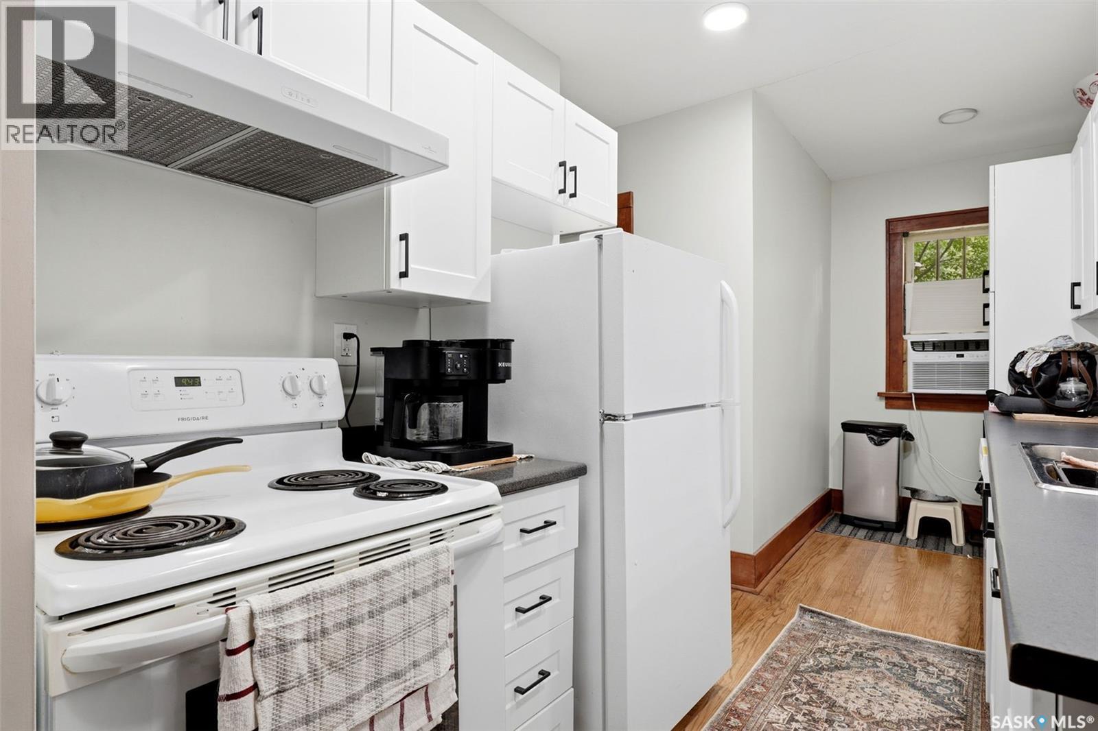 1555 Retallack Street Property Photo 11