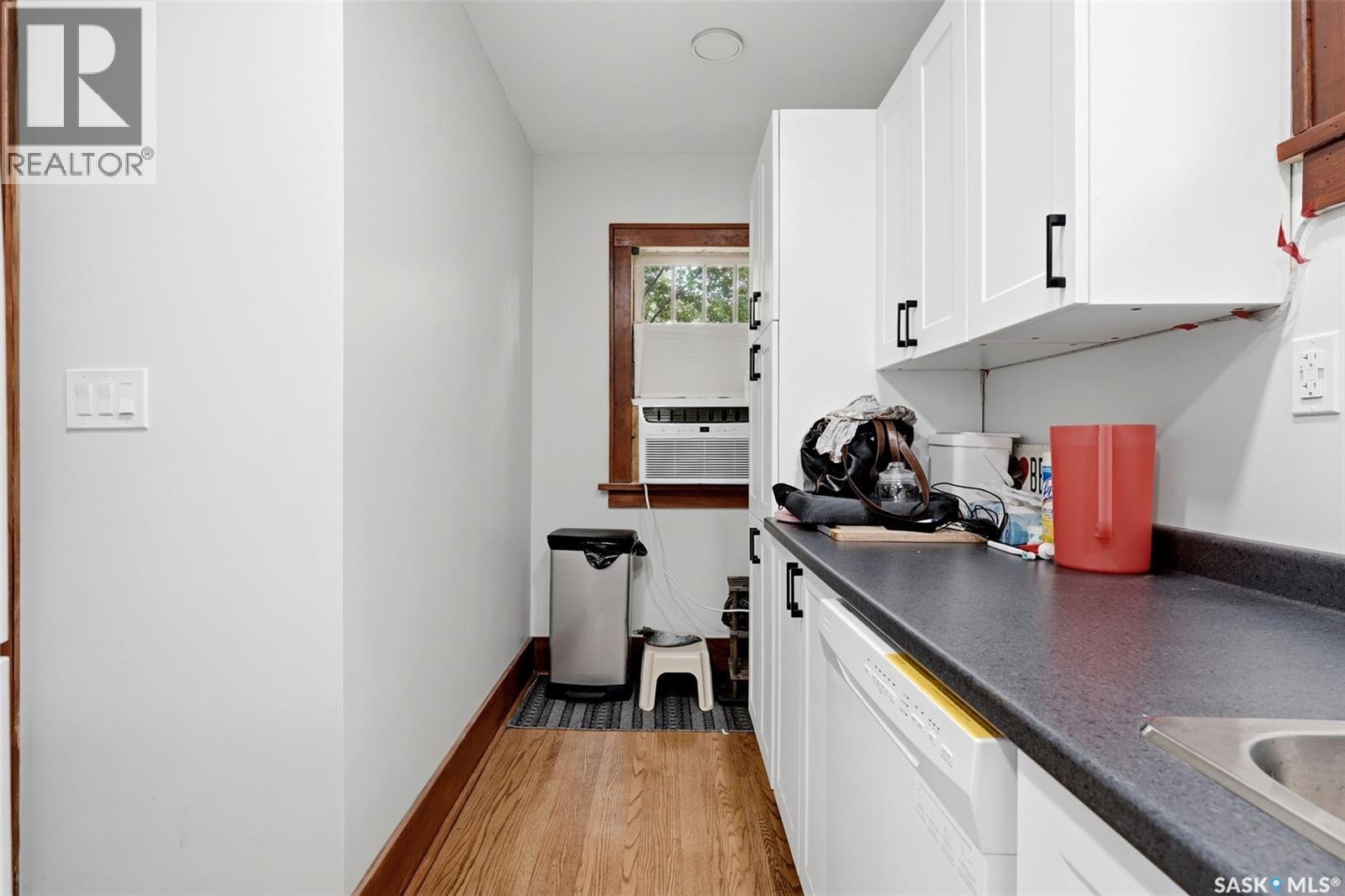 1555 Retallack Street Property Photo 12