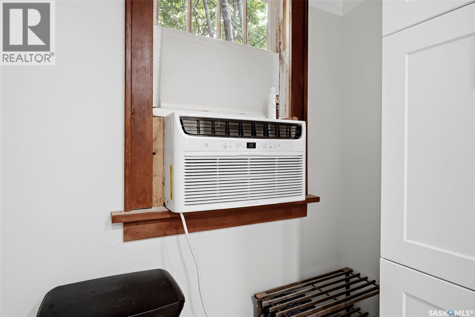 1555 Retallack Street Property Photo 14