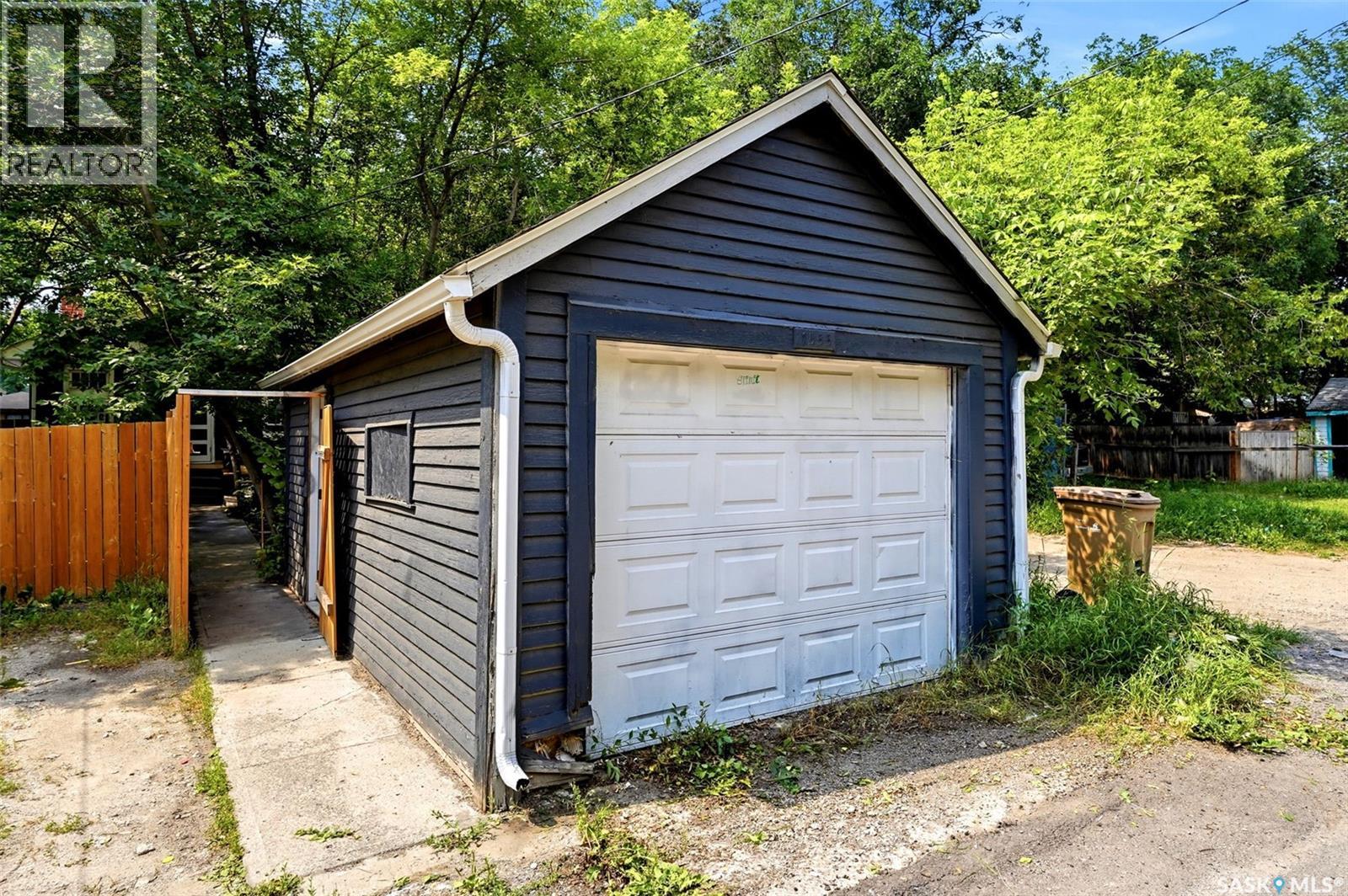 1555 Retallack Street Property Photo 33