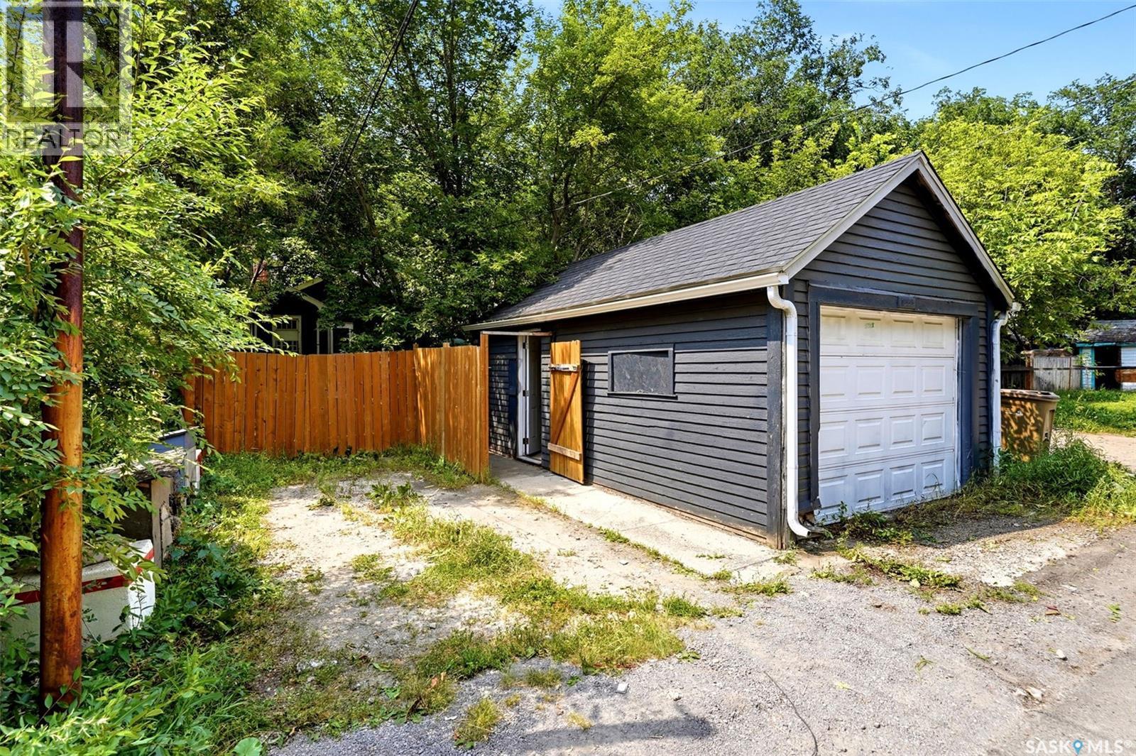 1555 Retallack Street Property Photo 36