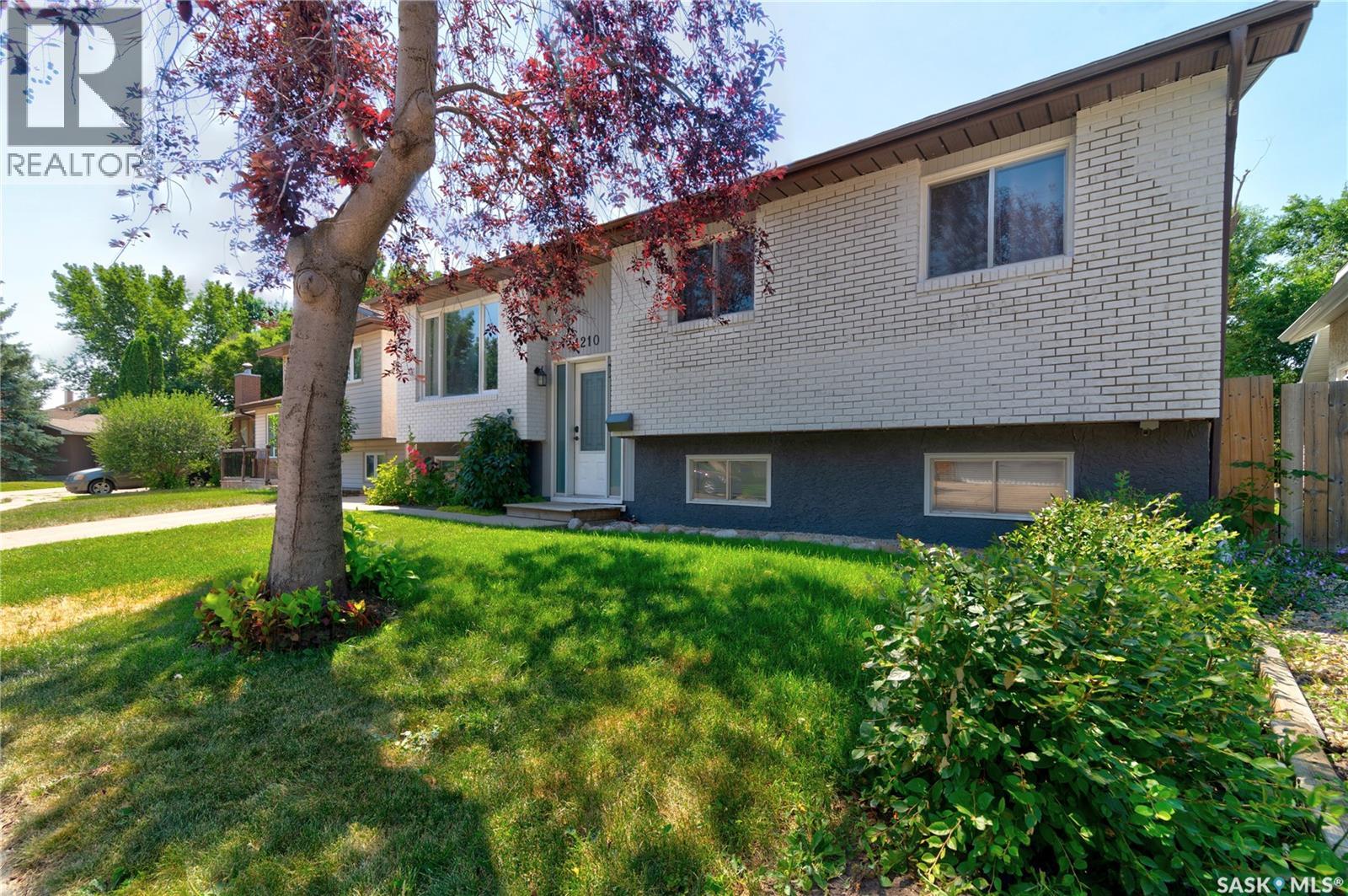 1210 Flexman Crescent Property Photo 2
