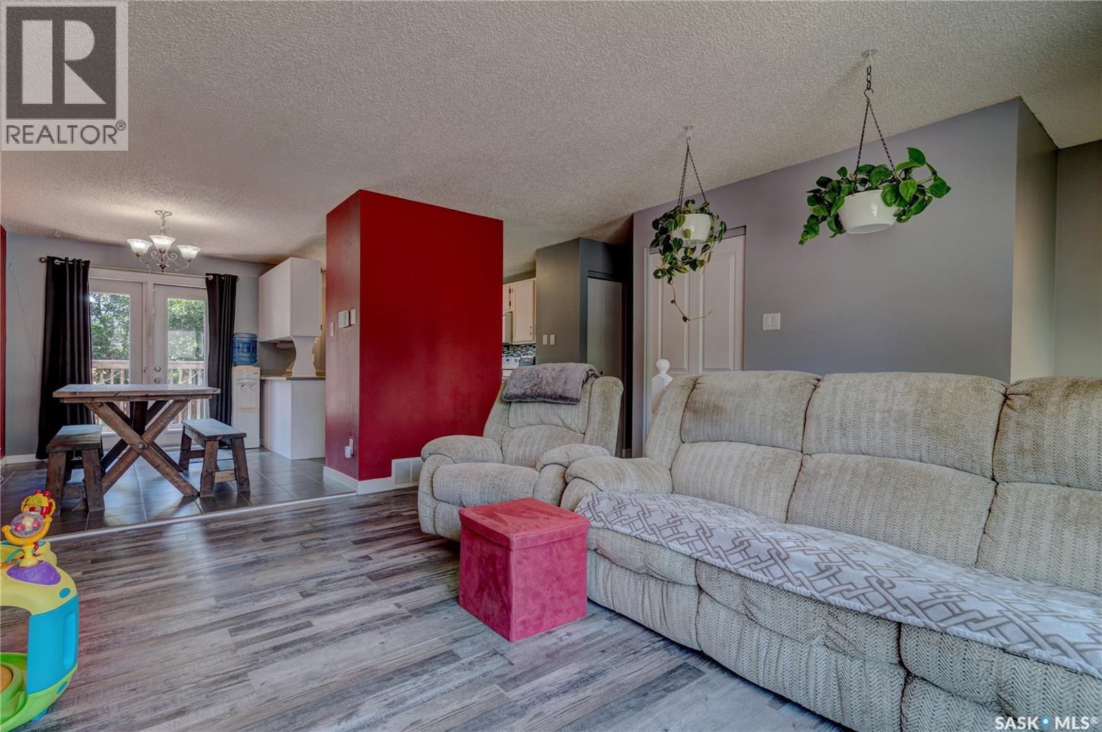 1210 Flexman Crescent Property Photo 5