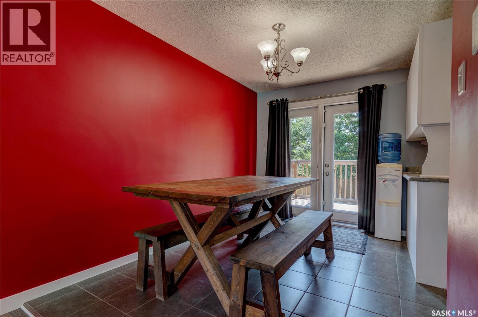 1210 Flexman Crescent Property Photo 6
