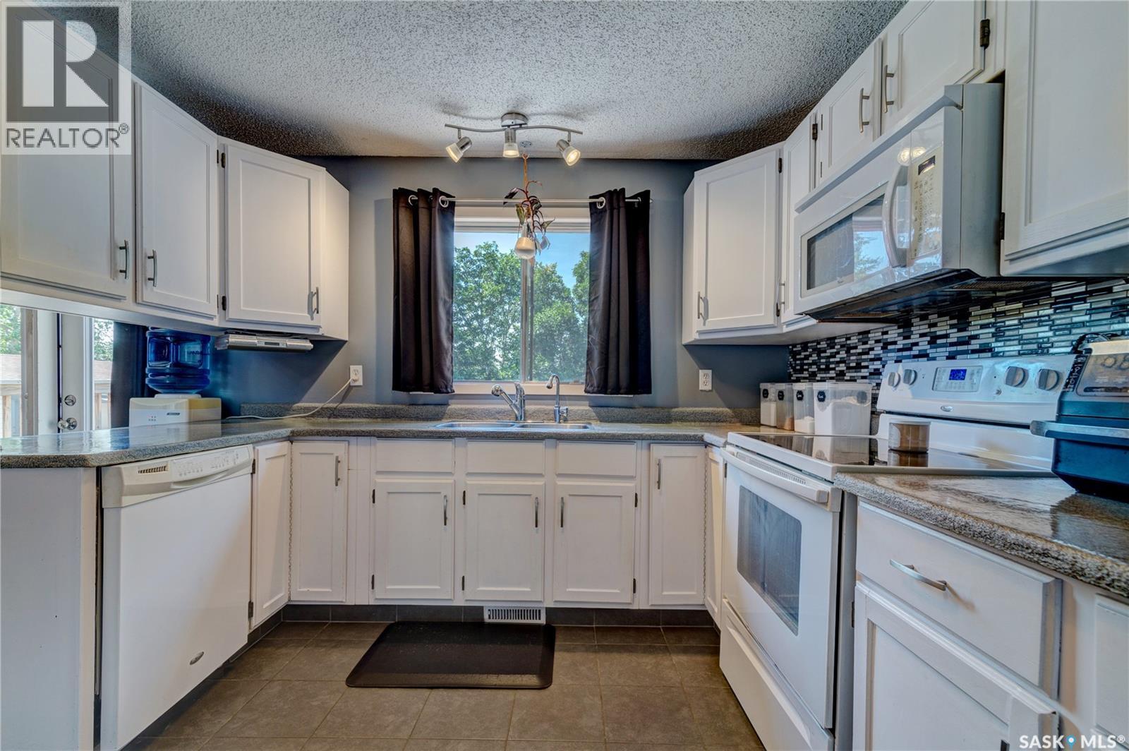1210 Flexman Crescent Property Photo 7