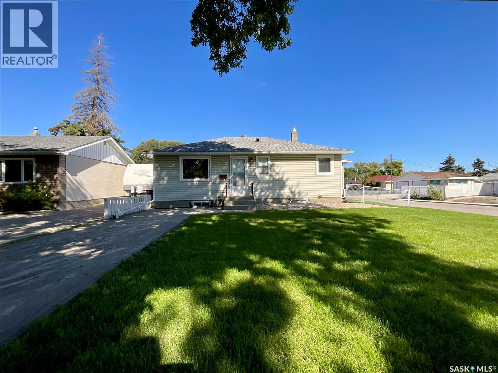 1240 10th Avenue E Property Photo 2
